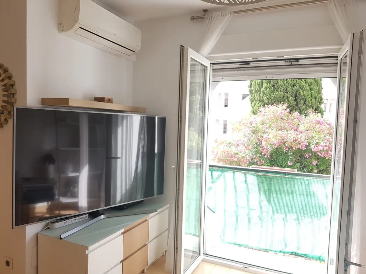 1 Bedroom Middle Floor Apartment for Sale in Torreblanca, Málaga - Image 4