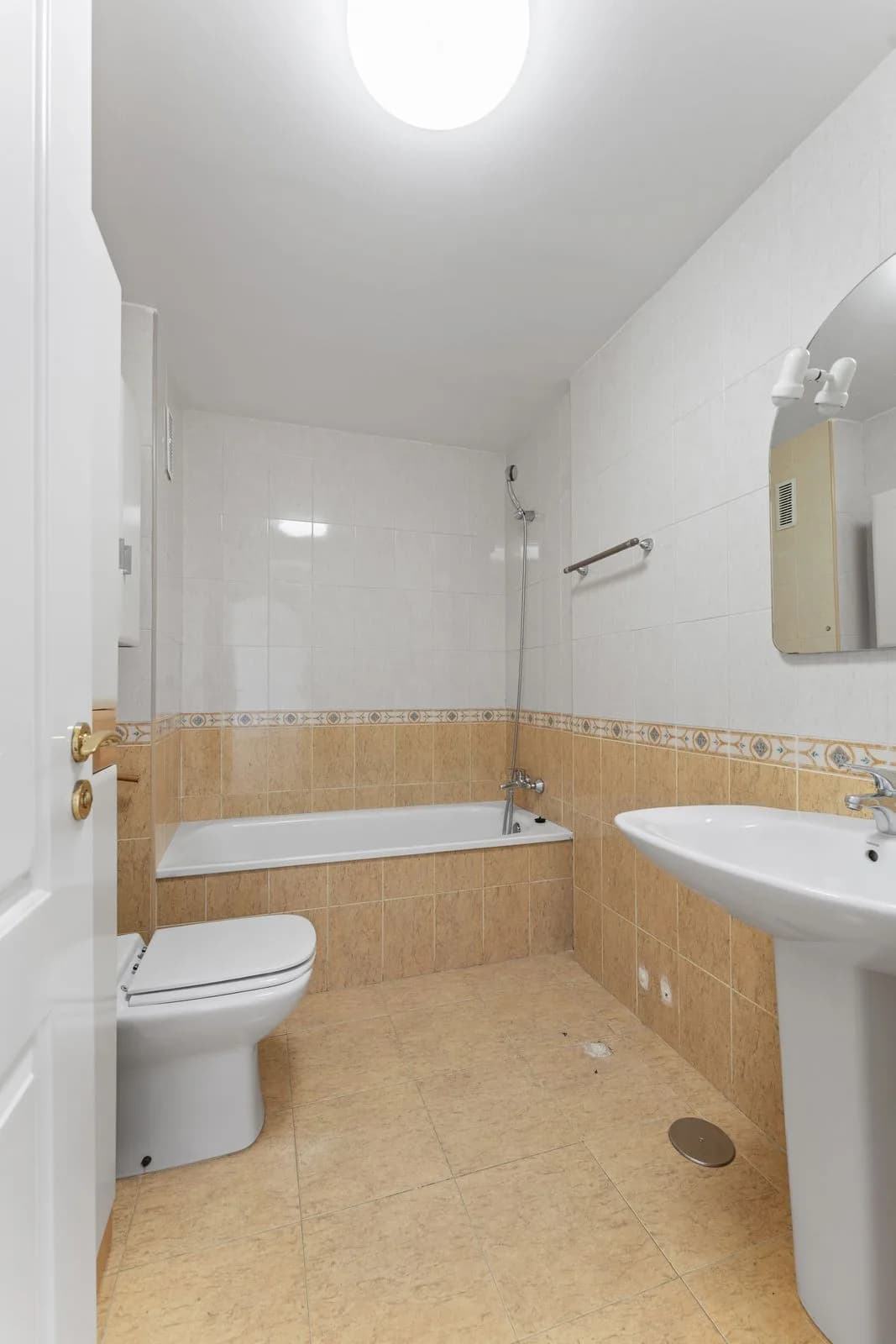 2 Bedroom Middle Floor Apartment for Sale in Mijas, Málaga - Image 9