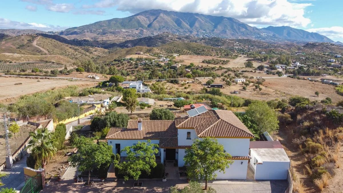 4 Bedroom Finca - Cortijo for Sale in Entrerrios, Málaga - Image 5