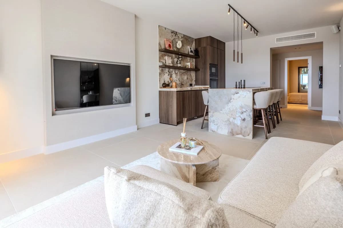 3 Bedroom Middle Floor Apartment for Sale in La Quinta, Málaga - Image 8
