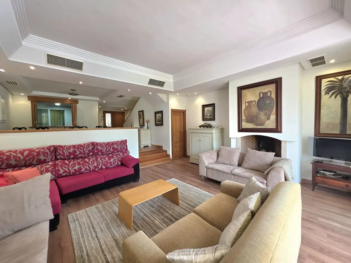 3 Bedroom Townhouse for Sale in Costalita, Málaga - Image 8