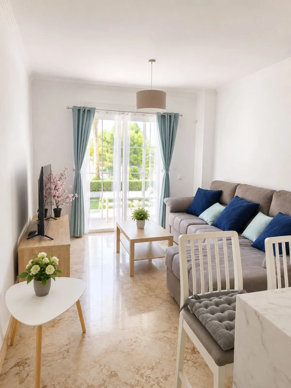 2 Bedroom Ground Floor Apartment for Sale in Manilva, Málaga - Image 2