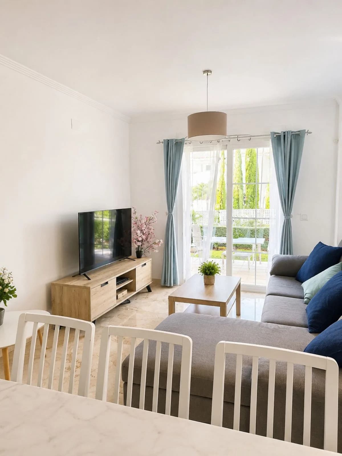 2 Bedroom Ground Floor Apartment for Sale in Manilva, Málaga - Image 3