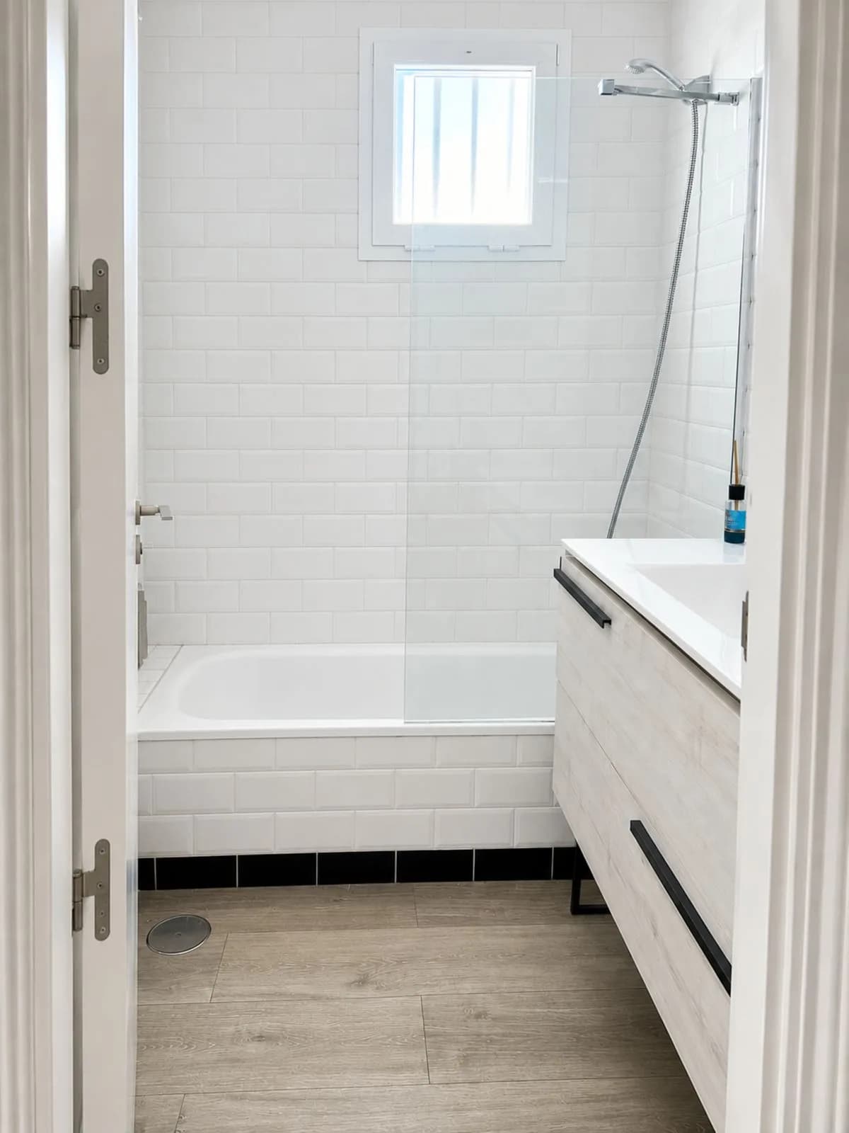 2 Bedroom Ground Floor Apartment for Sale in Manilva, Málaga - Image 9