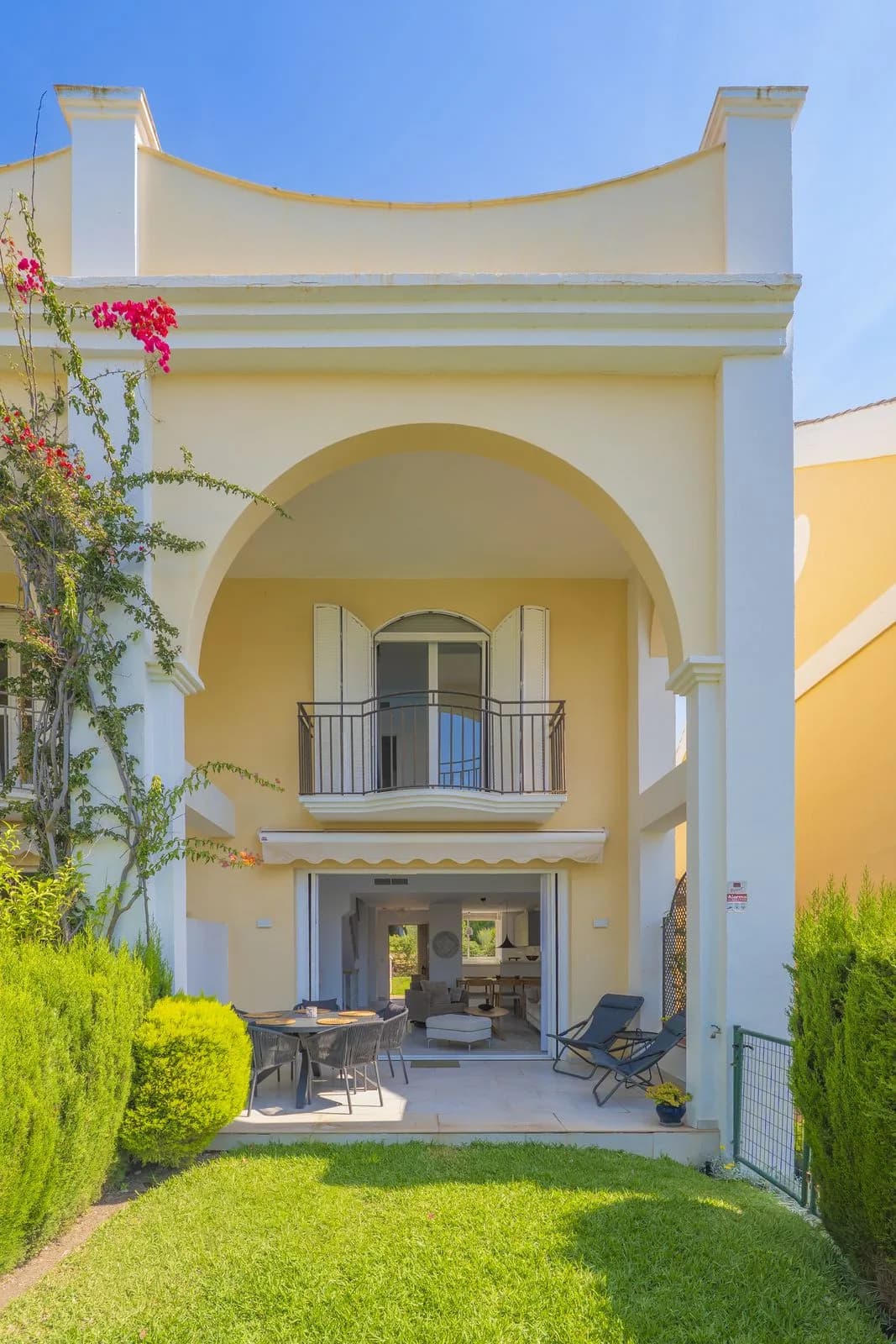 3 Bedroom Semi-Detached House for Sale in Bahía de Marbella, Málaga - Image 3