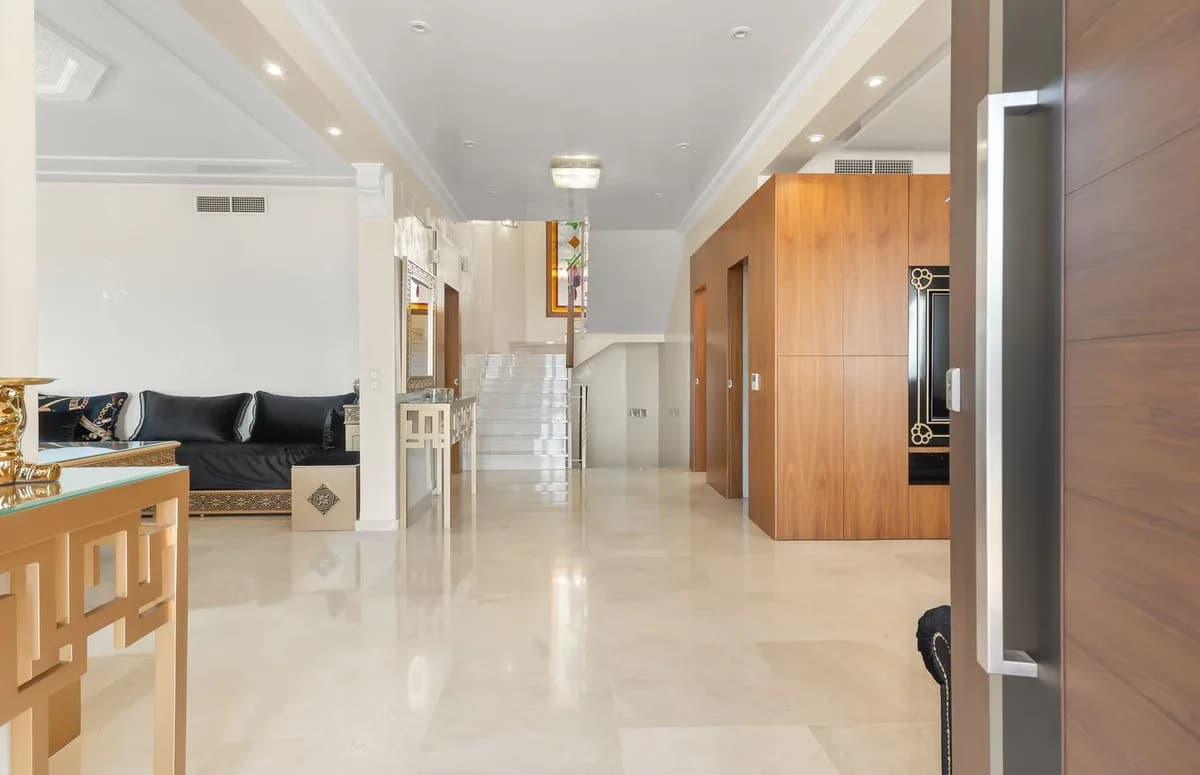 6 Bedroom Detached Villa for Sale in Benalmadena Costa, Málaga - Image 3