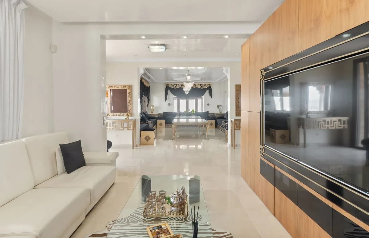 6 Bedroom Detached Villa for Sale in Benalmadena Costa, Málaga - Image 6