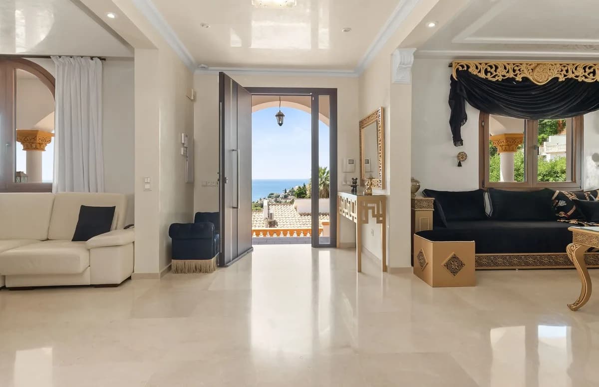 6 Bedroom Detached Villa for Sale in Benalmadena Costa, Málaga - Image 9