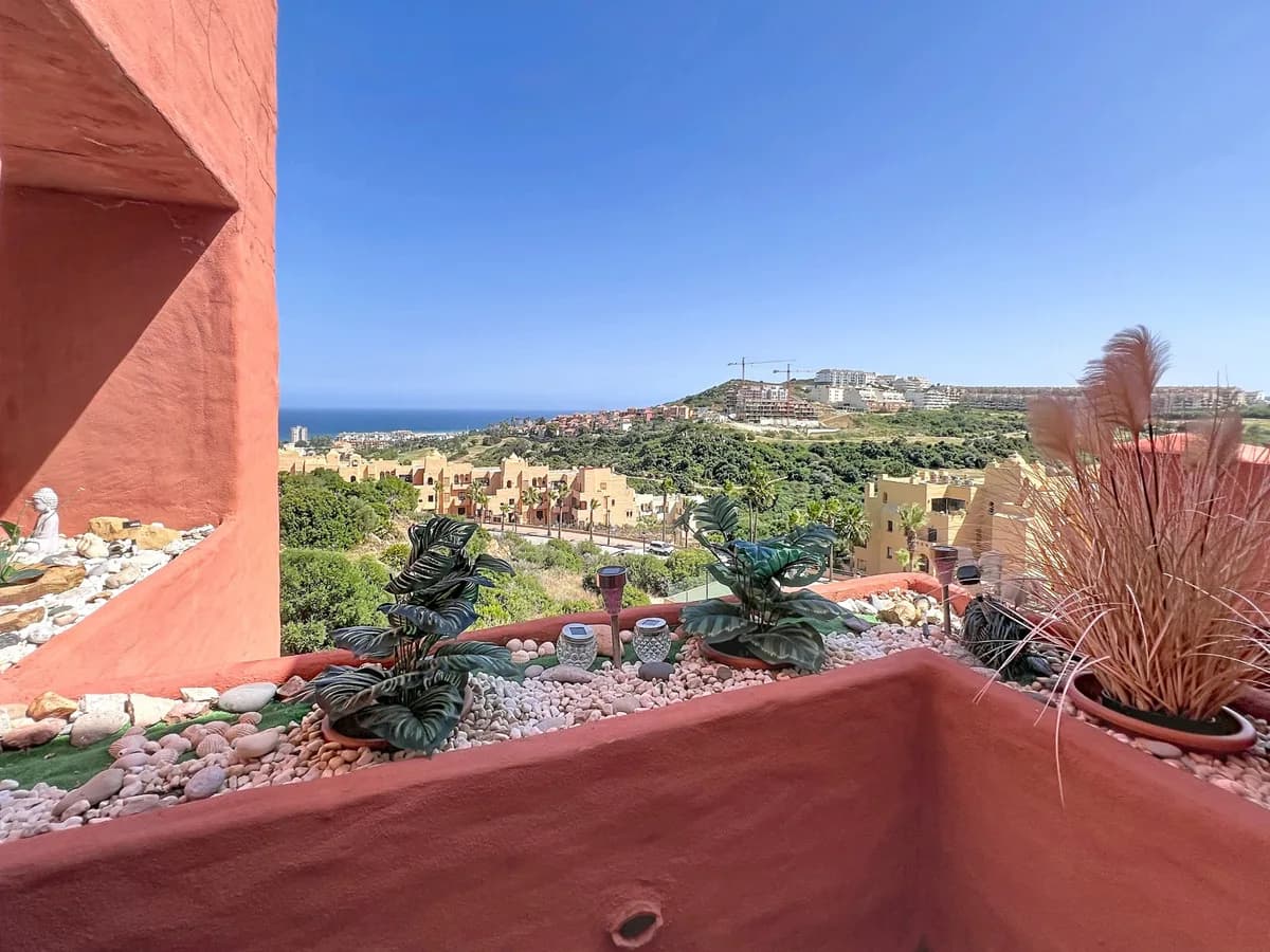 2 Bedroom Middle Floor Apartment for Sale in Manilva, Málaga - Image 3