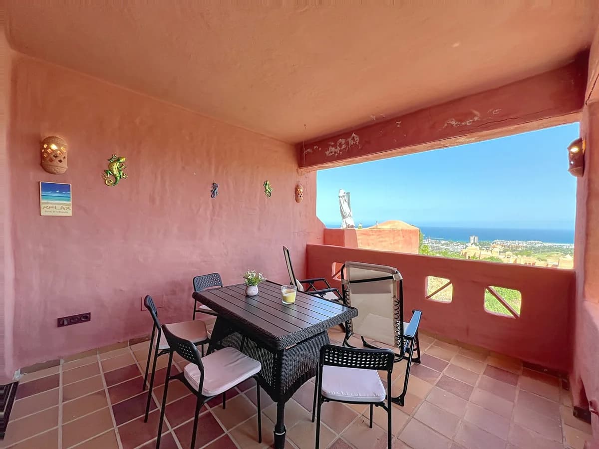 2 Bedroom Middle Floor Apartment for Sale in Manilva, Málaga - Image 4