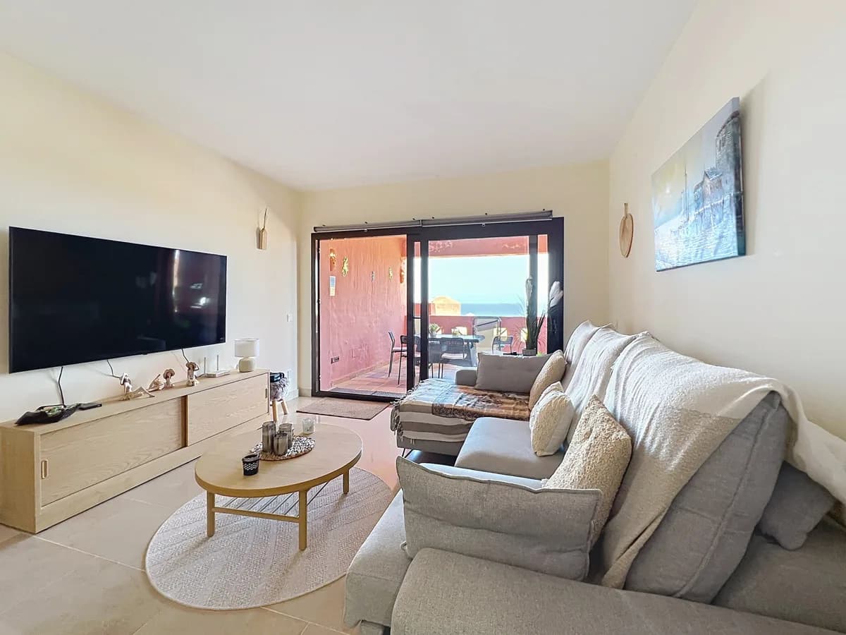 2 Bedroom Middle Floor Apartment for Sale in Manilva, Málaga - Image 7