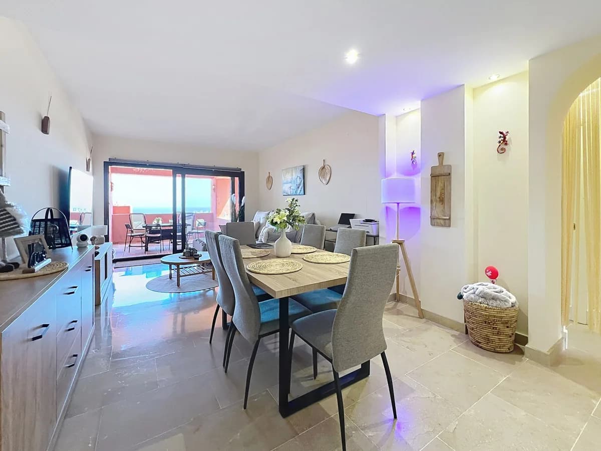 2 Bedroom Middle Floor Apartment for Sale in Manilva, Málaga - Image 8