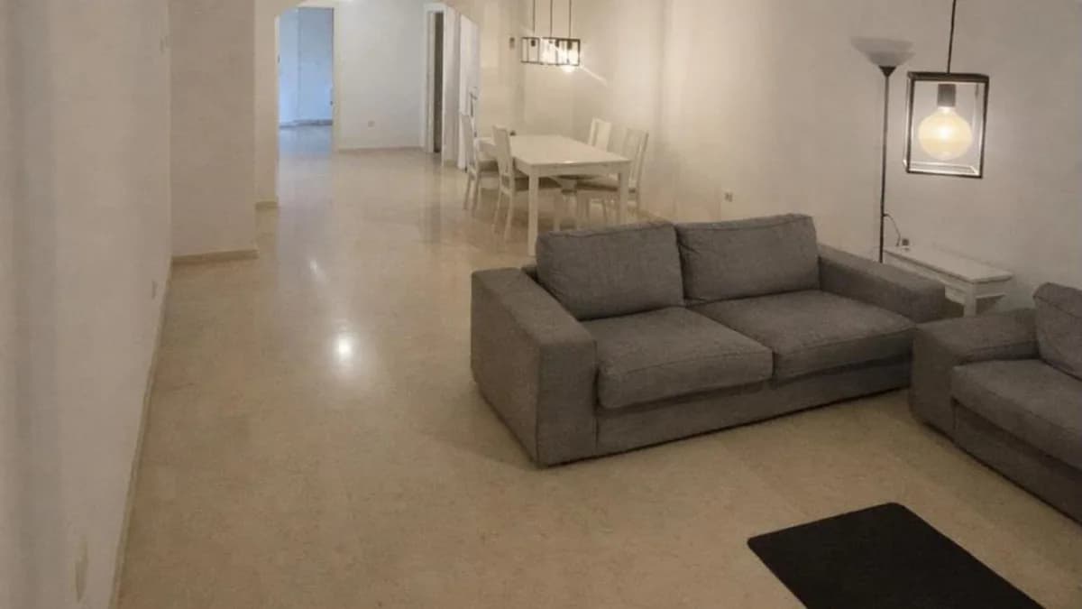 3 Bedroom Middle Floor Apartment for Sale in Marbella, Málaga - Image 4