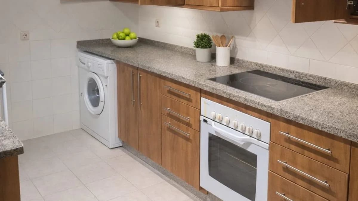 3 Bedroom Middle Floor Apartment for Sale in Marbella, Málaga - Image 8