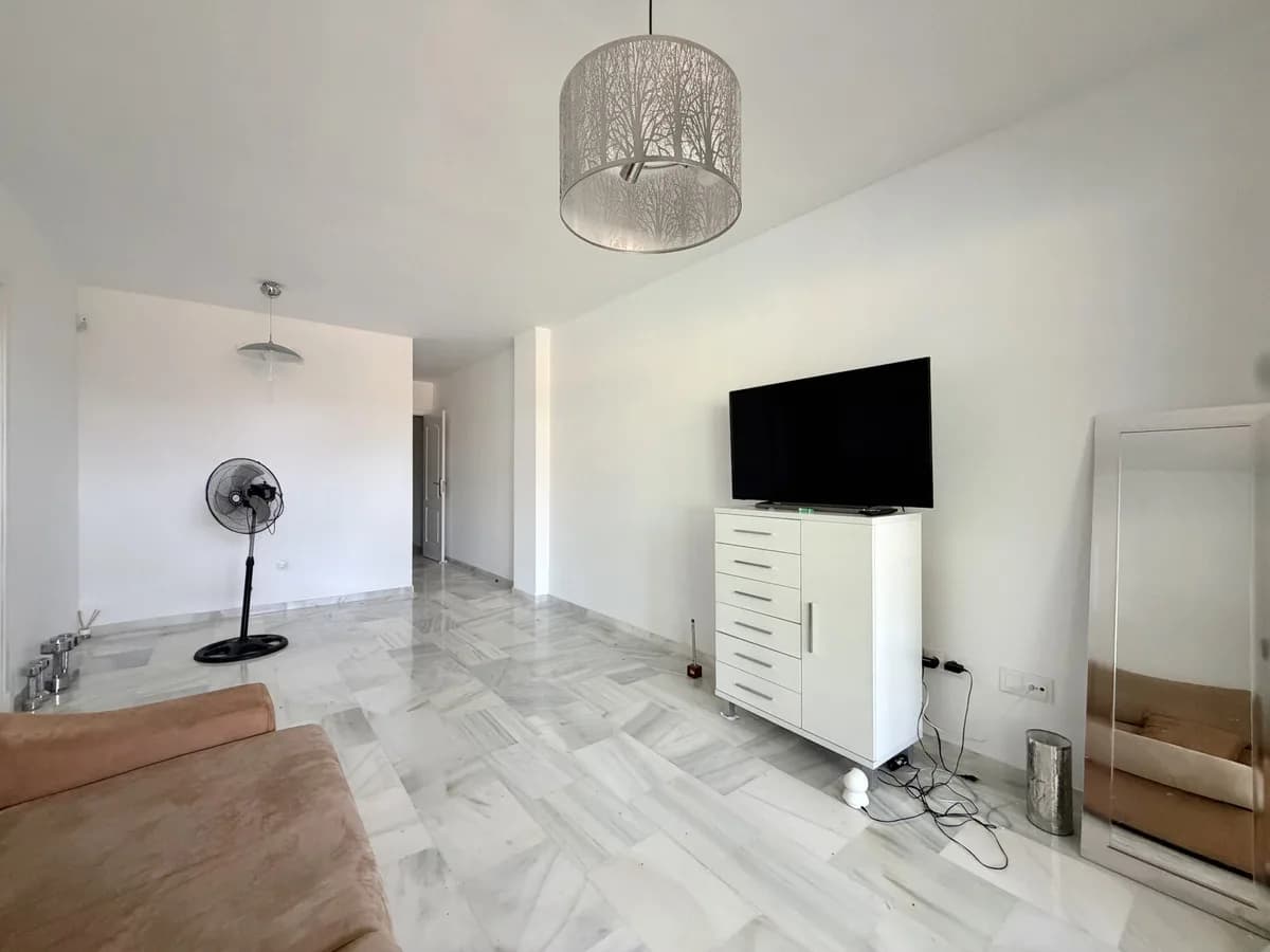 4 Bedroom Ground Floor Apartment for Sale in Doña Julia, Málaga - Image 7