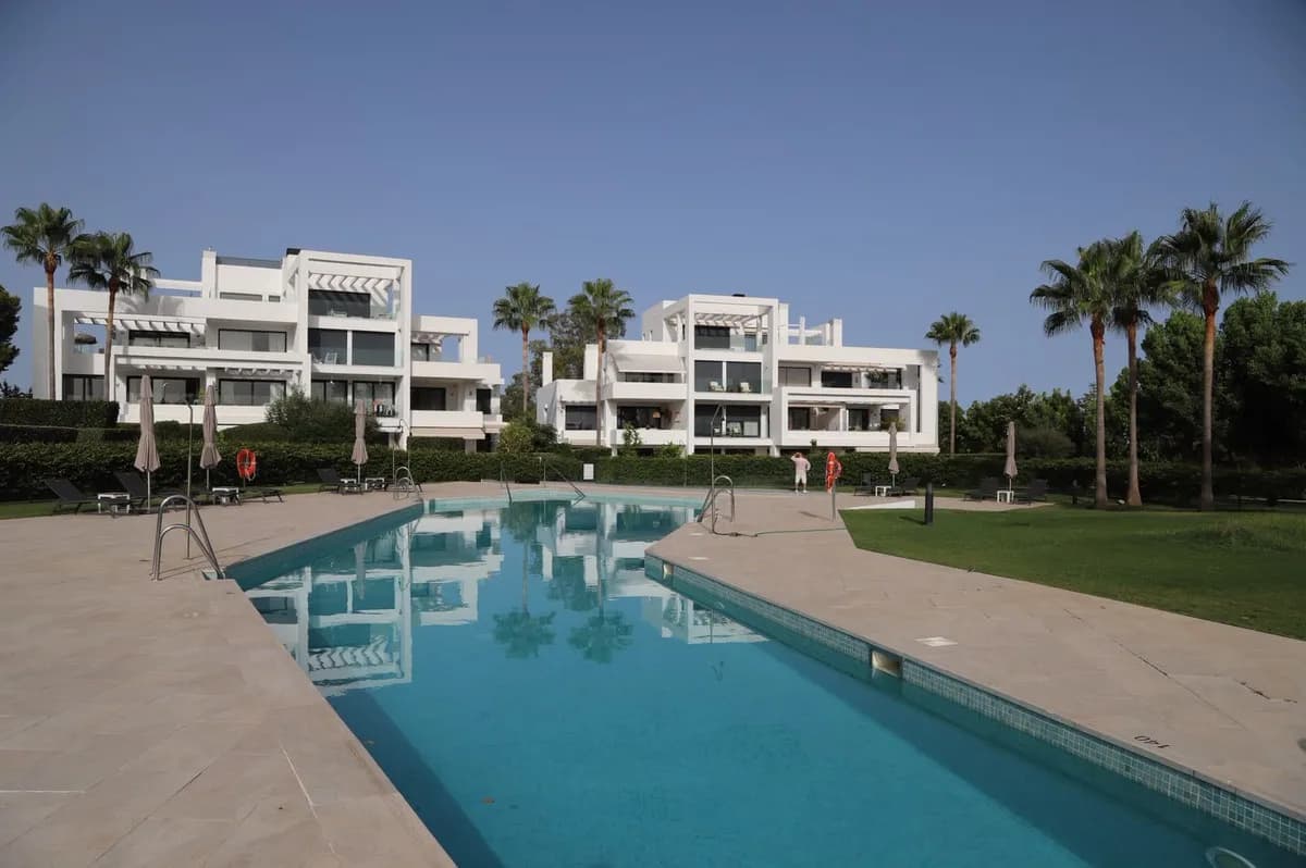 3 Bedroom Ground Floor Apartment for Sale in Atalaya, Málaga