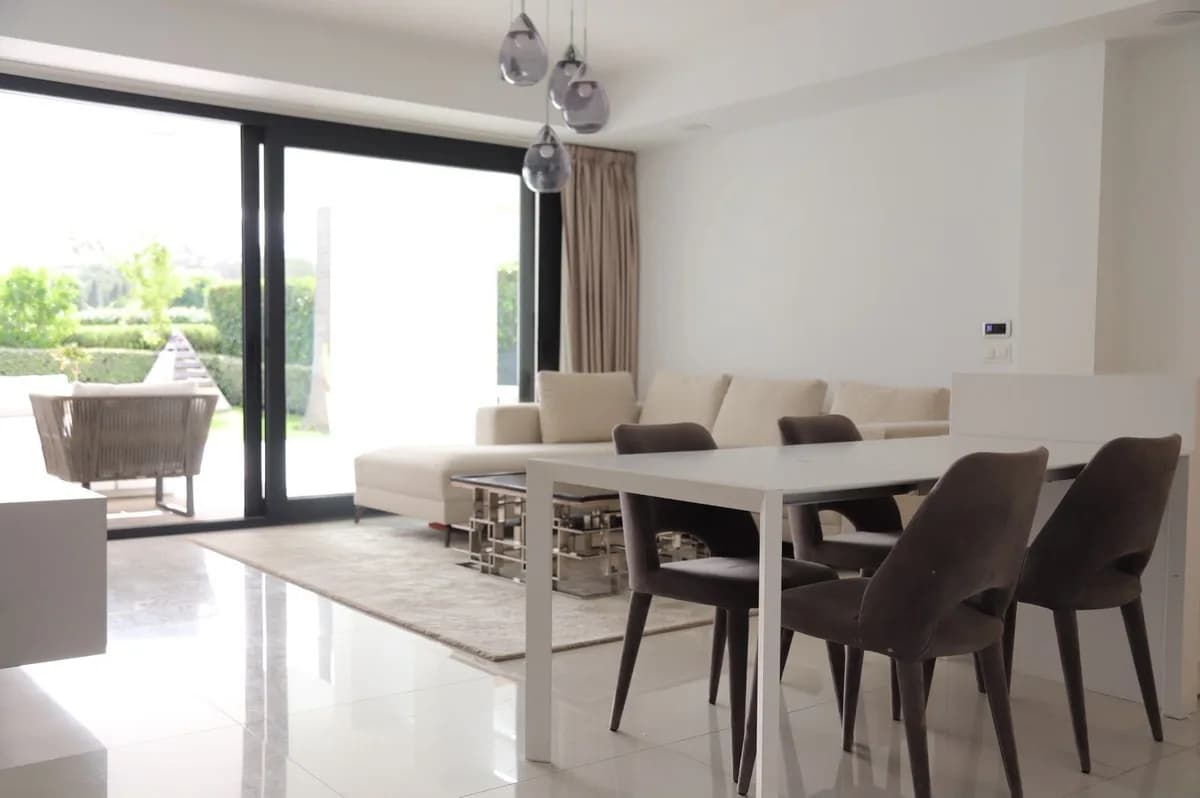 3 Bedroom Ground Floor Apartment for Sale in Atalaya, Málaga - Image 6