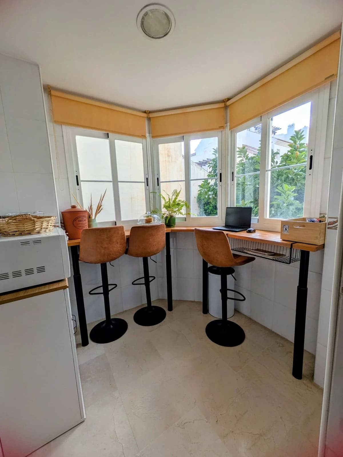 2 Bedroom Middle Floor Apartment for Sale in Benalmadena, Málaga - Image 9