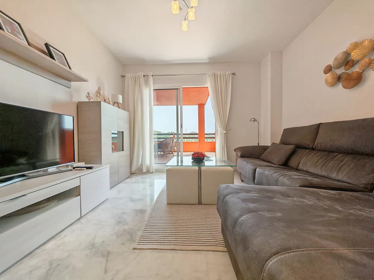 2 Bedroom Middle Floor Apartment for Sale in Reserva de Marbella, Málaga - Image 2
