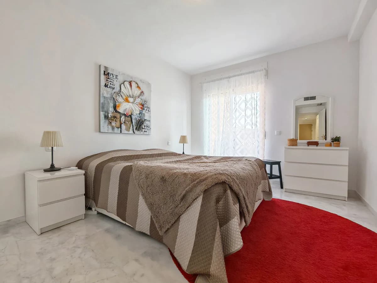 2 Bedroom Middle Floor Apartment for Sale in Reserva de Marbella, Málaga - Image 9
