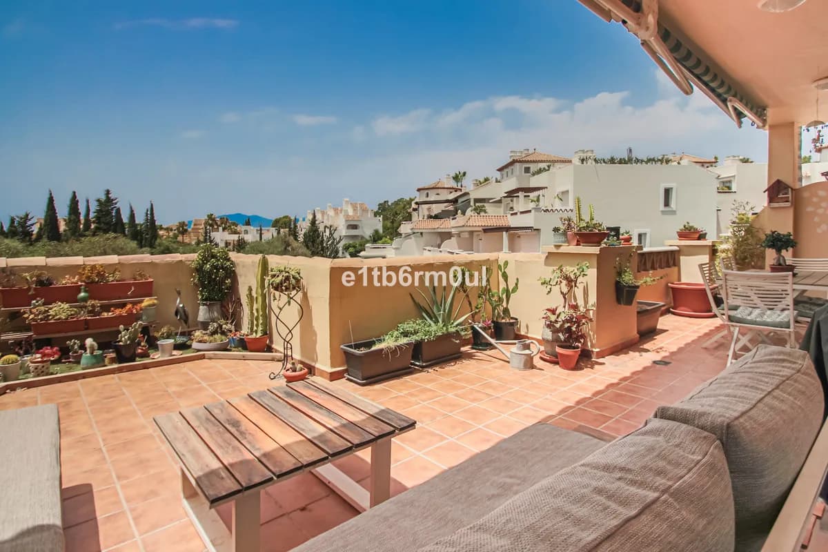 3 Bedroom Penthouse for Sale in Nagüeles, Málaga - Image 4