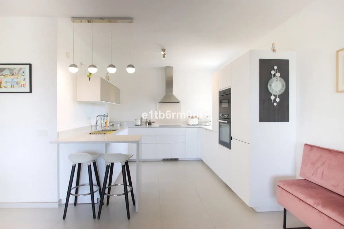 3 Bedroom Penthouse for Sale in Nagüeles, Málaga - Image 7
