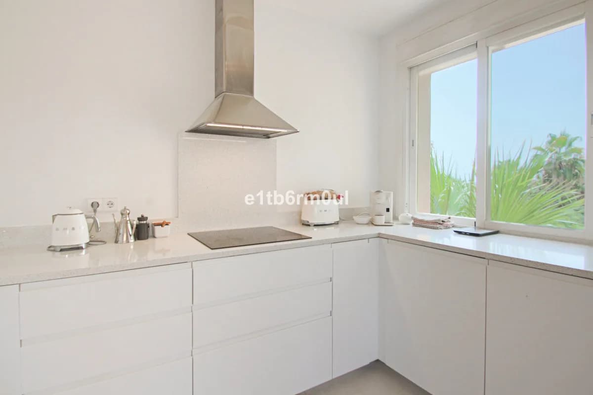 3 Bedroom Penthouse for Sale in Nagüeles, Málaga - Image 8