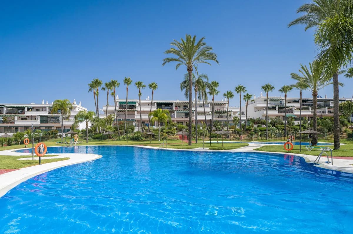 2 Bedroom Middle Floor Apartment for Sale in Marbella, Málaga