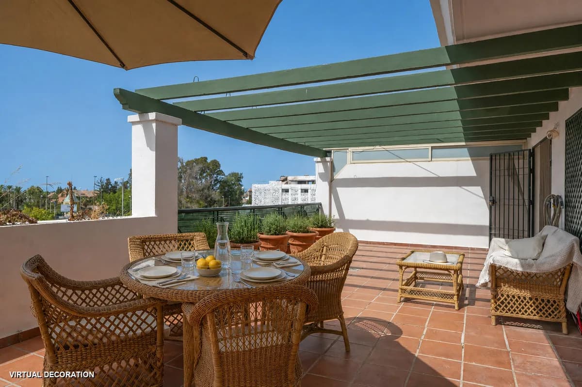 2 Bedroom Middle Floor Apartment for Sale in Marbella, Málaga - Image 3