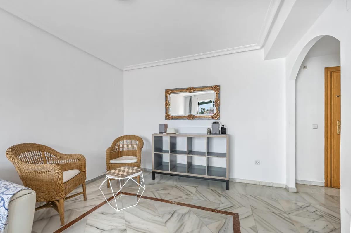 2 Bedroom Middle Floor Apartment for Sale in Marbella, Málaga - Image 7