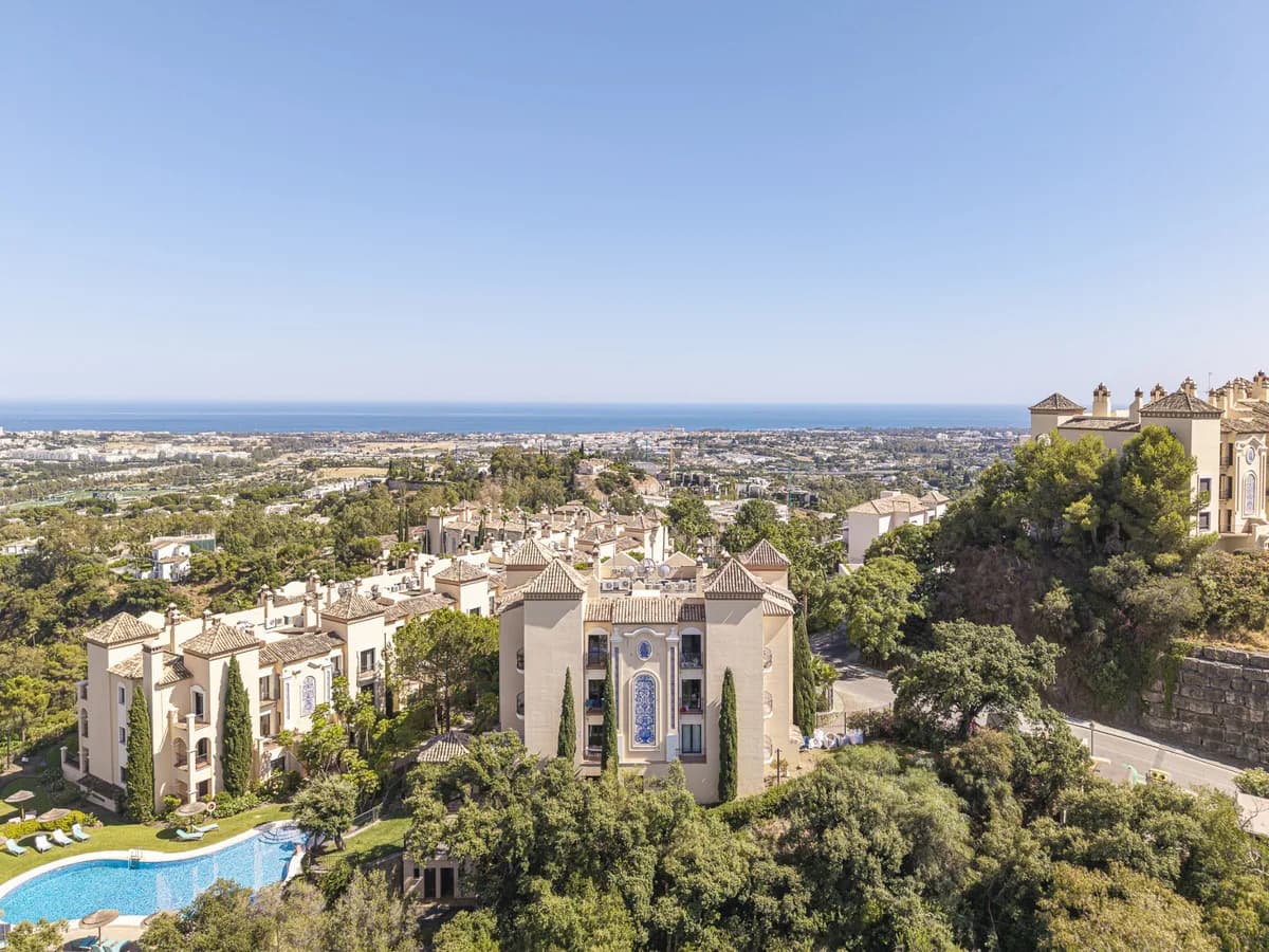 3 Bedroom Penthouse for Sale in La Quinta, Málaga - Image 2