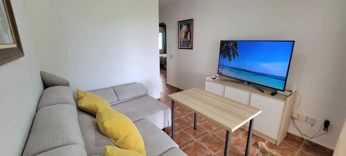 2 Bedroom Middle Floor Apartment for Sale in El Faro, Málaga - Image 4