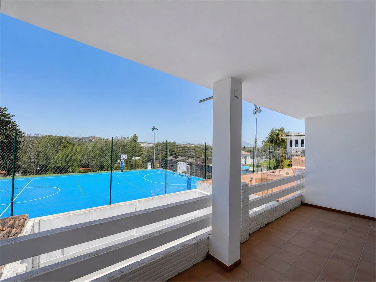 3 Bedroom Townhouse for Sale in Casares, Málaga - Image 2