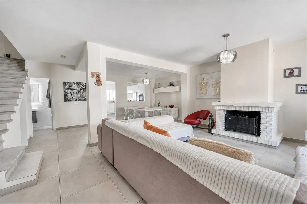 3 Bedroom Townhouse for Sale in Casares, Málaga - Image 4