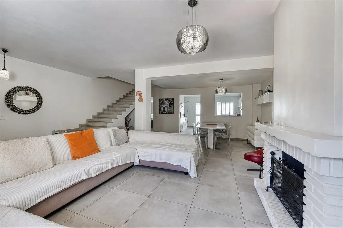 3 Bedroom Townhouse for Sale in Casares, Málaga - Image 5