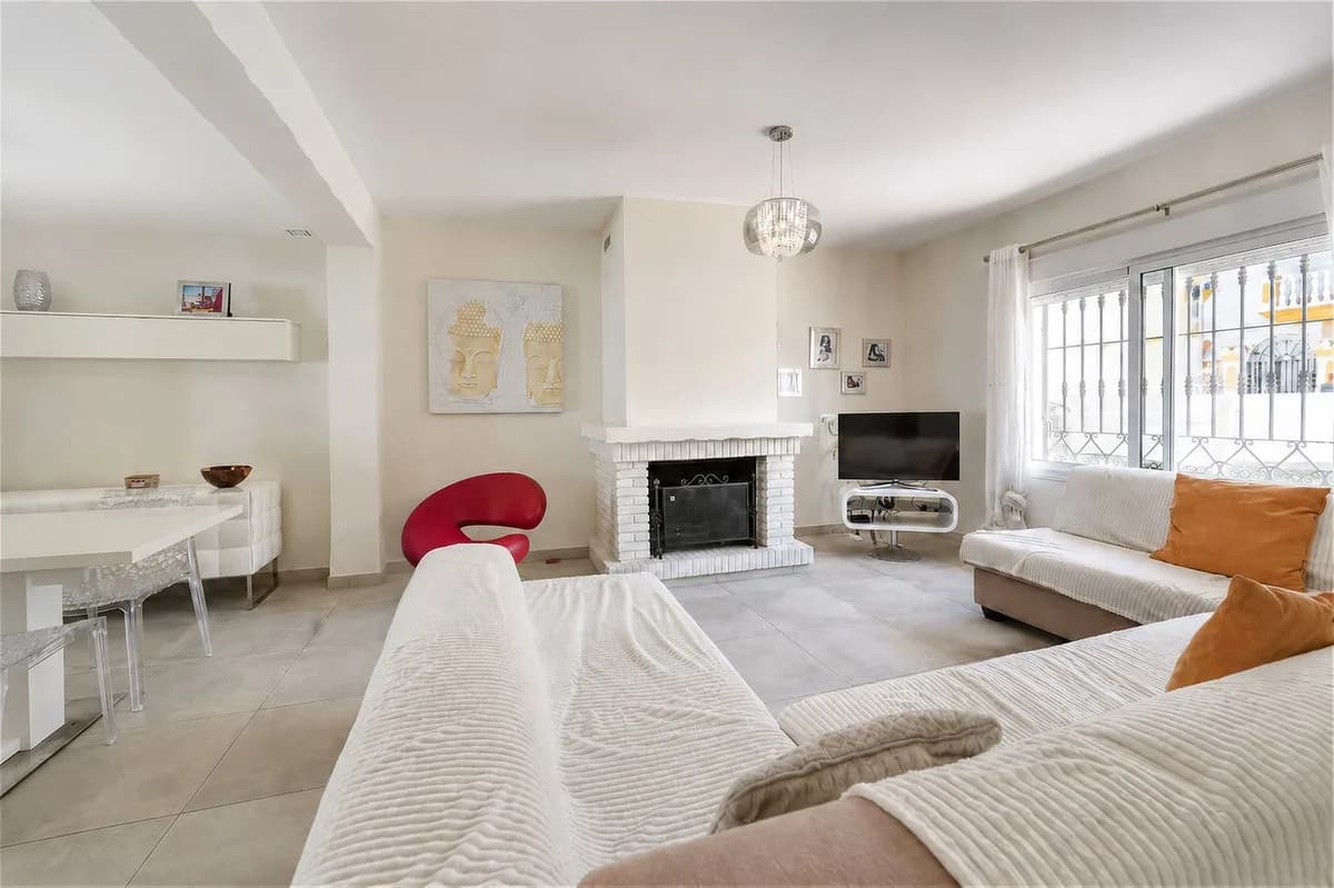 3 Bedroom Townhouse for Sale in Casares, Málaga - Image 6
