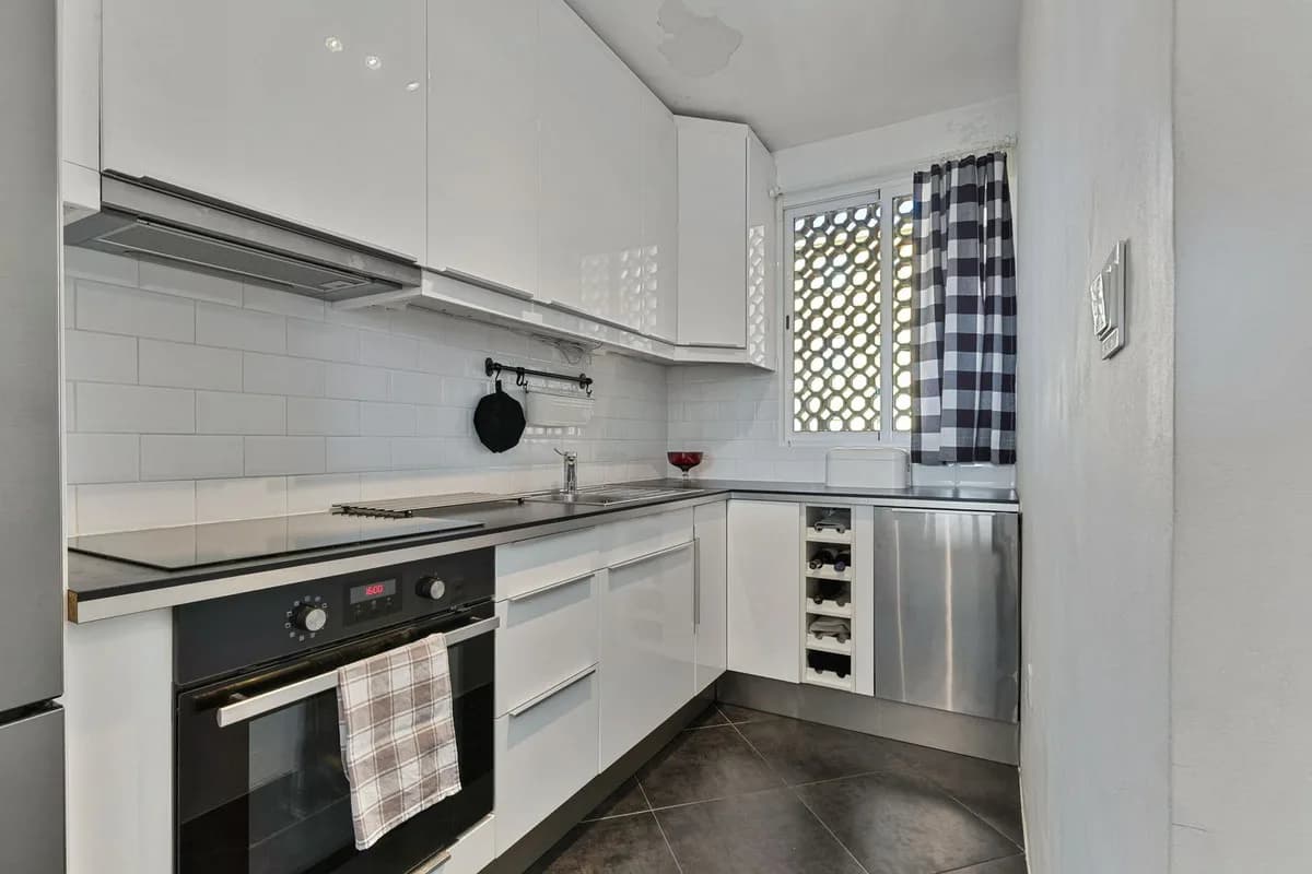 2 Bedroom Middle Floor Apartment for Sale in Los Boliches, Málaga - Image 9