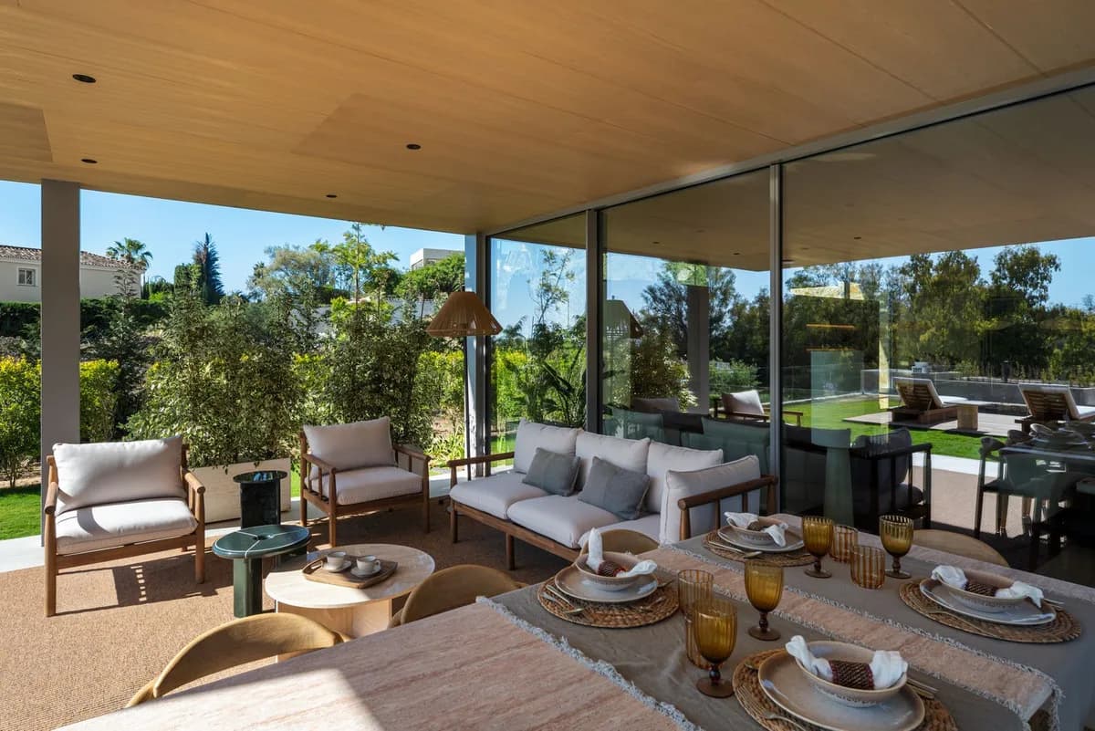 4 Bedroom Detached Villa for Sale in Nueva Andalucía, Málaga - Image 3