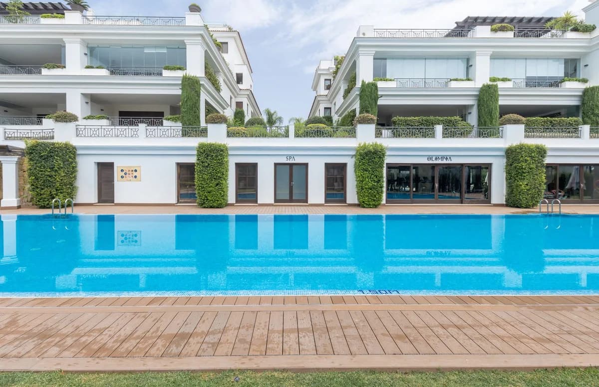 3 Bedroom Duplex for Sale in Estepona, Málaga - Image 7