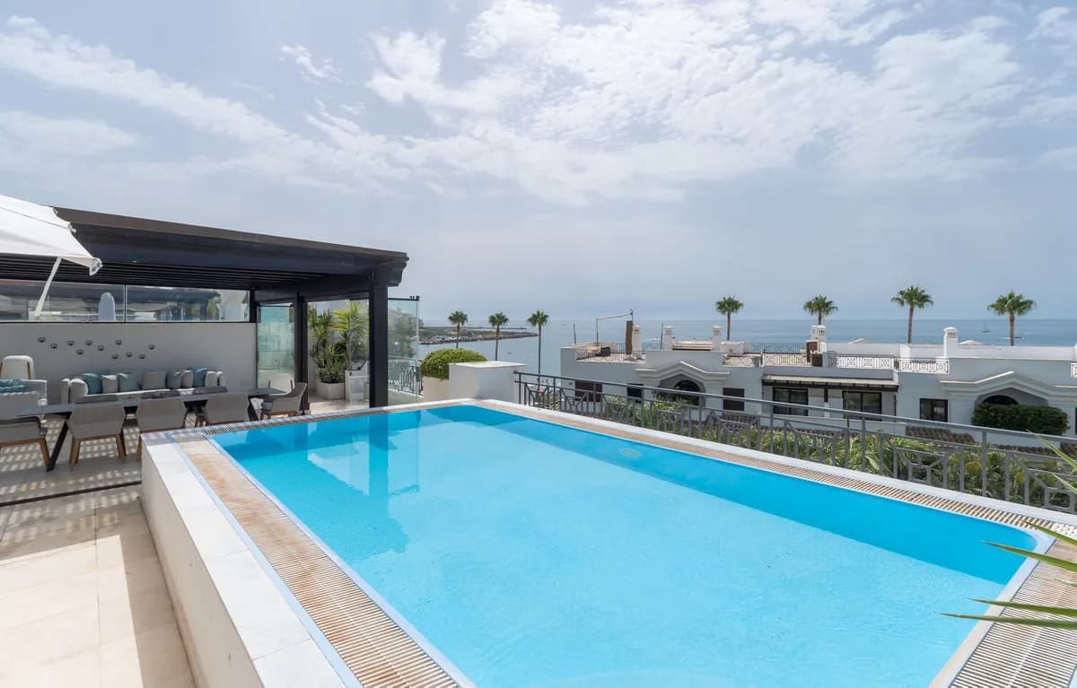 3 Bedroom Duplex for Sale in Estepona, Málaga - Image 9