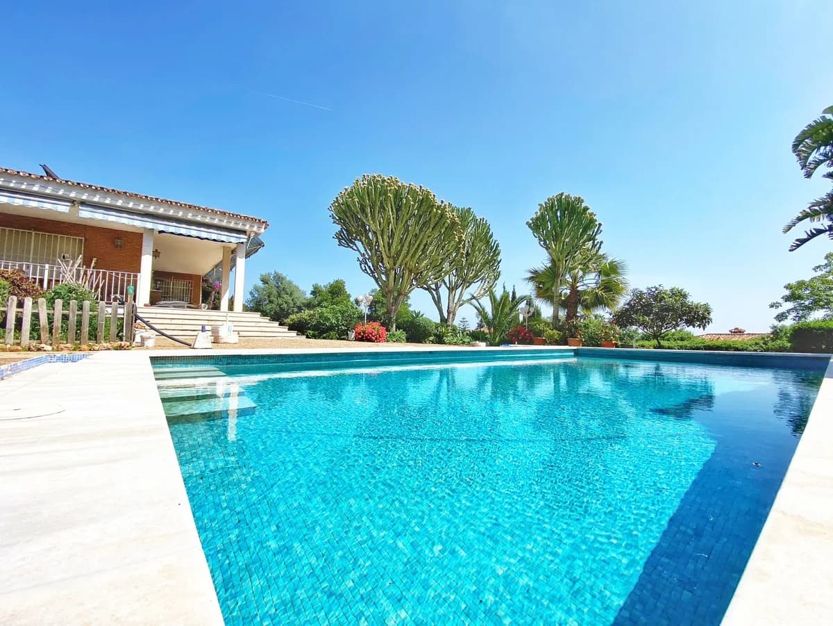4 Bedroom Detached Villa for Sale in Marbella, Málaga - Image 4