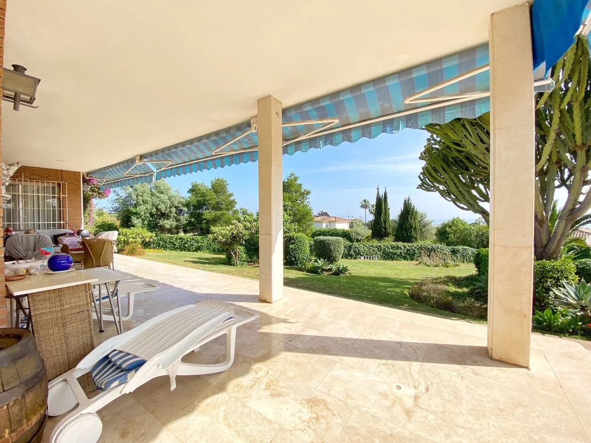 4 Bedroom Detached Villa for Sale in Marbella, Málaga - Image 5