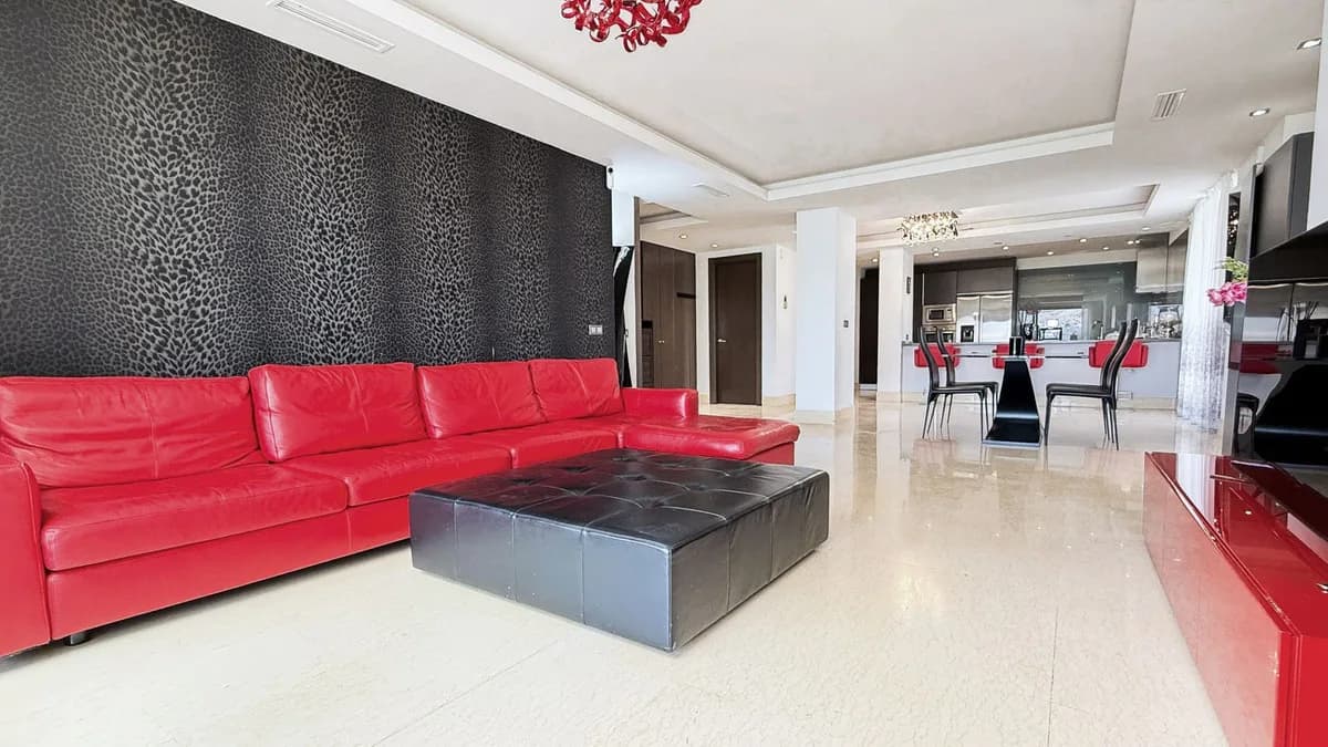 3 Bedroom Middle Floor Apartment for Sale in Benahavís, Málaga - Image 6