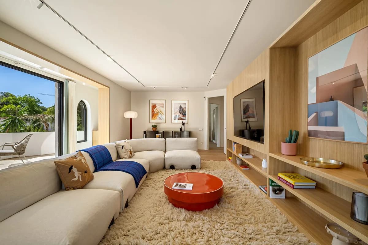 4 Bedroom Detached Villa for Sale in Las Brisas, Málaga - Image 3