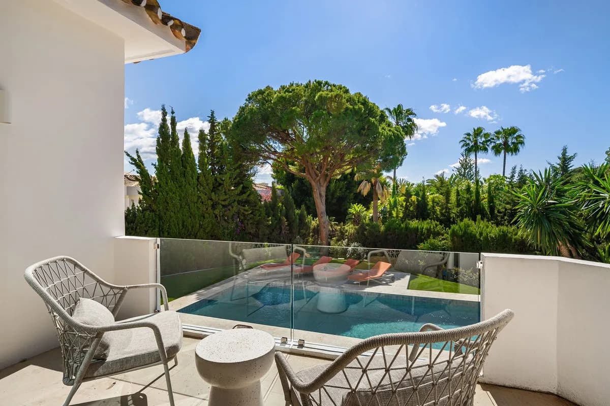 4 Bedroom Detached Villa for Sale in Las Brisas, Málaga - Image 5
