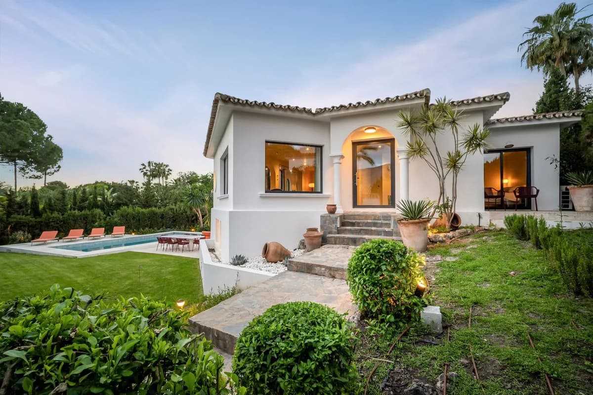 4 Bedroom Detached Villa for Sale in Las Brisas, Málaga - Image 7