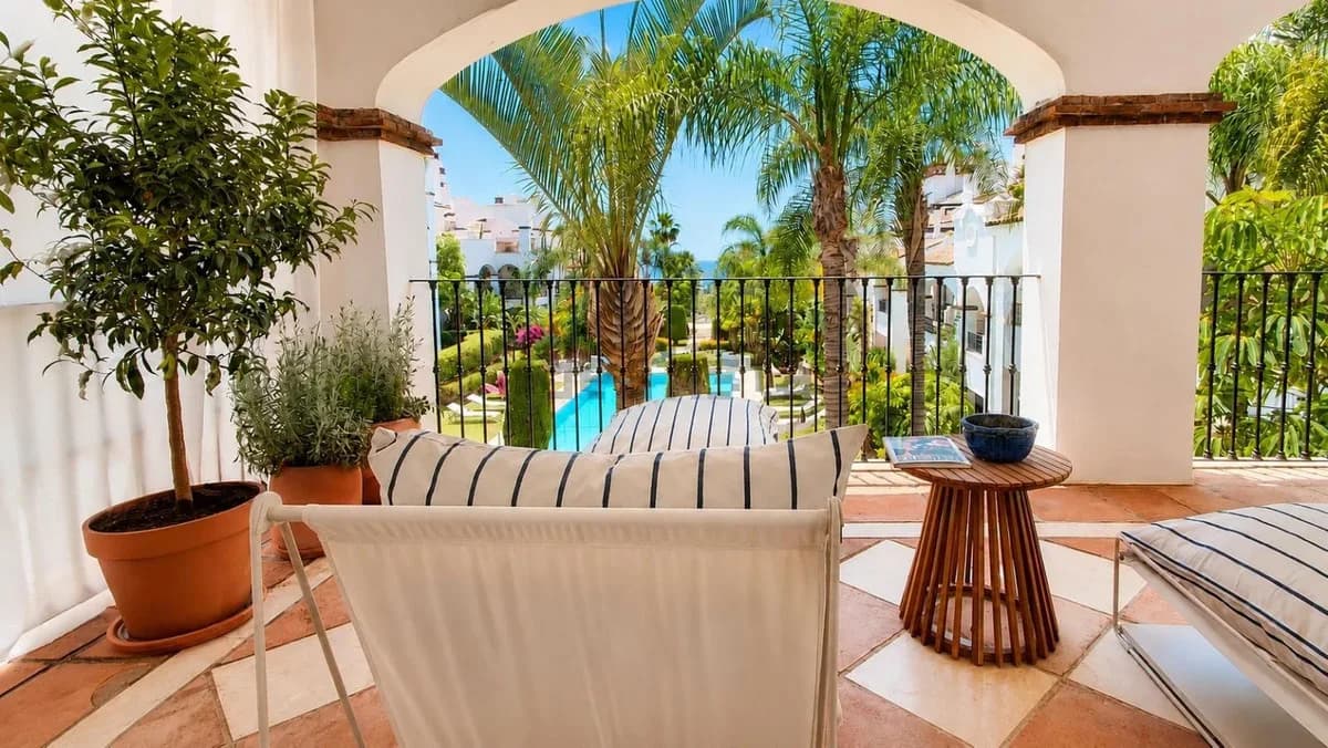 3 Bedroom Middle Floor Apartment for Sale in Nagüeles, Málaga