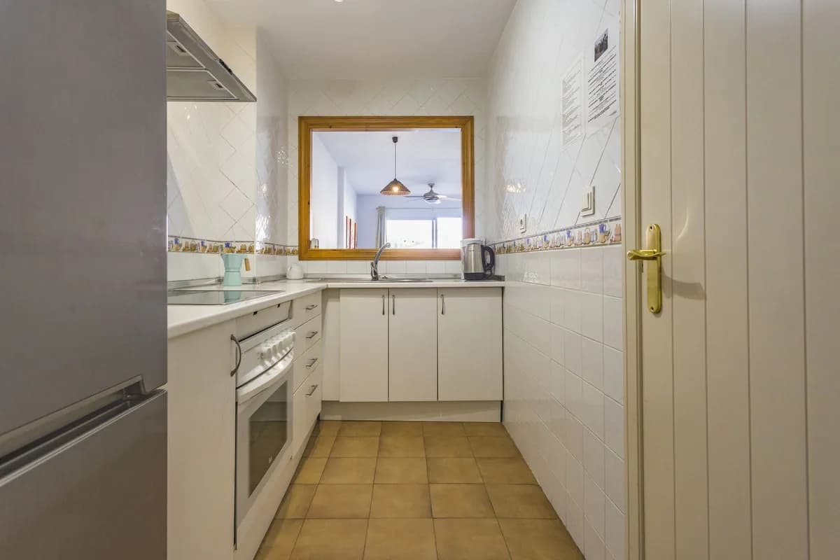 2 Bedroom Middle Floor Apartment for Sale in Calahonda, Málaga - Image 6
