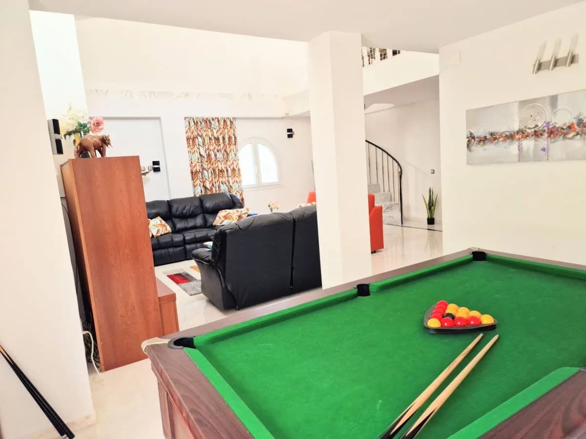 4 Bedroom Penthouse Duplex for Sale in La Carihuela, Málaga - Image 4