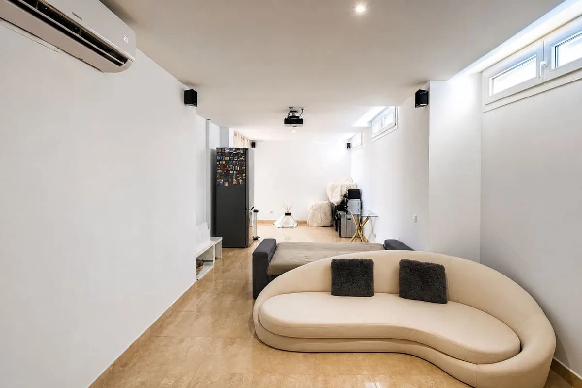 6 Bedroom Detached Villa for Sale in Manilva, Málaga - Image 6